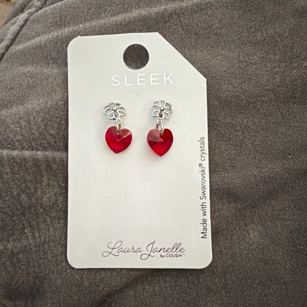 LAURA JANELLE SWAROVSKI
Crystal Earrings Red Heart w/ Flower Silver Stud NIP